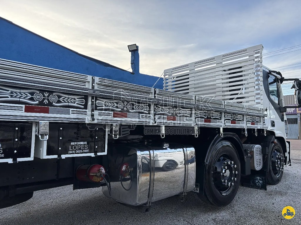Caminhão IVECO TECTOR 240E30 Carga Seca ANO 2017 de Truck Mais Caminhões no Paraná