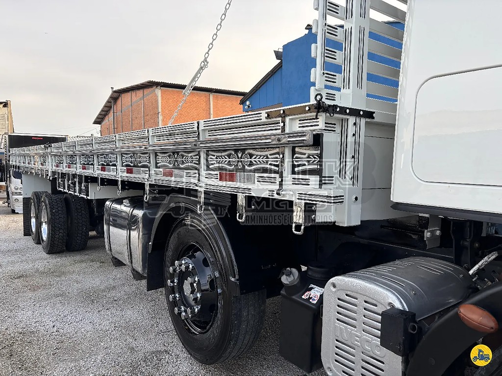 Caminhão IVECO TECTOR 240E30 Carga Seca ANO 2017 de Truck Mais Caminhões no Paraná