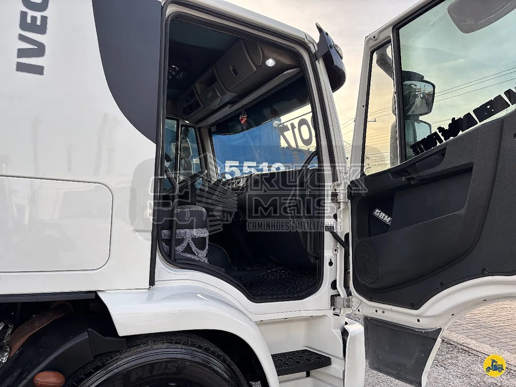 Caminhão IVECO TECTOR 240E30 Carga Seca ANO 2017 de Truck Mais Caminhões no Paraná