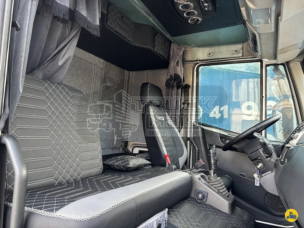 Caminhão IVECO TECTOR 240E30 Carga Seca ANO 2017 de Truck Mais Caminhões no Paraná