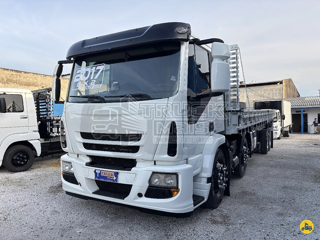 Caminhão IVECO TECTOR 240E30 Carga Seca ANO 2017 de Truck Mais Caminhões no Paraná