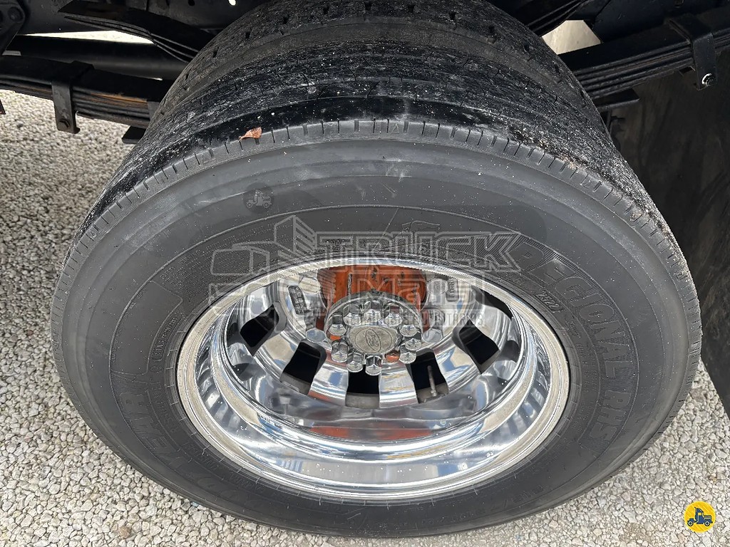 Caminhão FORD CARGO 816 Baú Sider ANO 2015 de Truck Mais Caminhões no Paraná