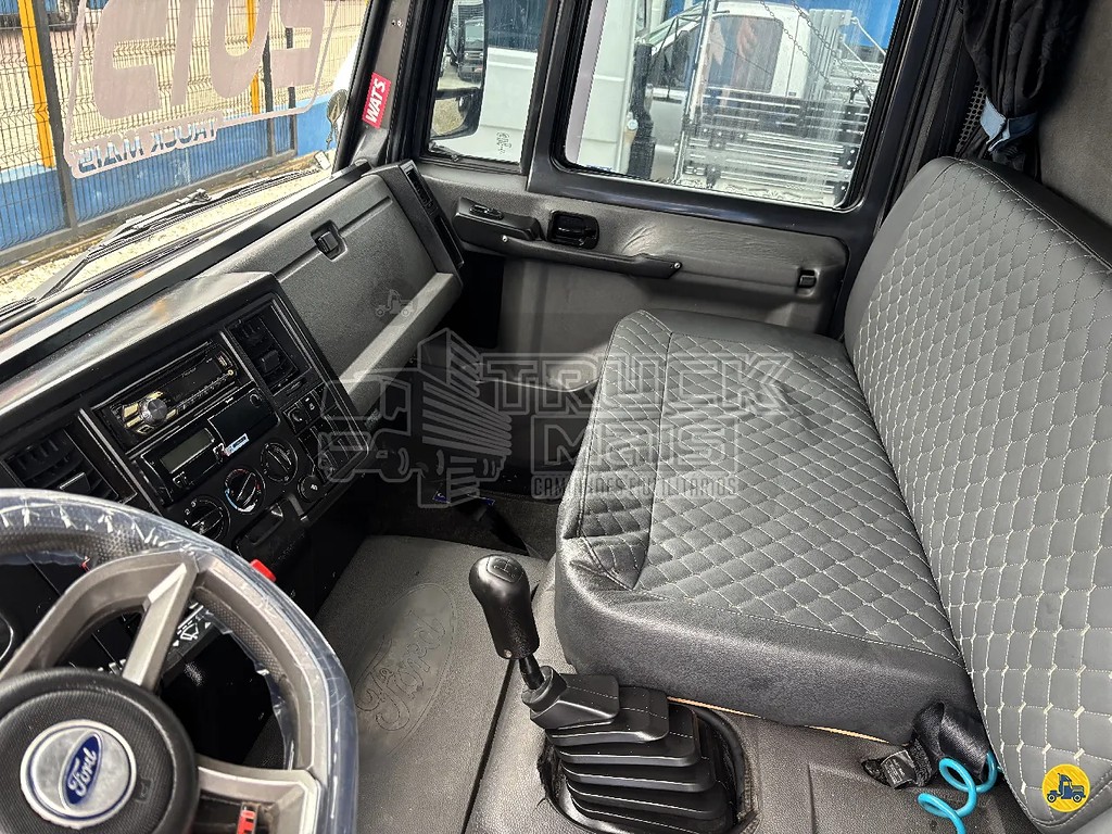 Caminhão FORD CARGO 816 Baú Sider ANO 2015 de Truck Mais Caminhões no Paraná