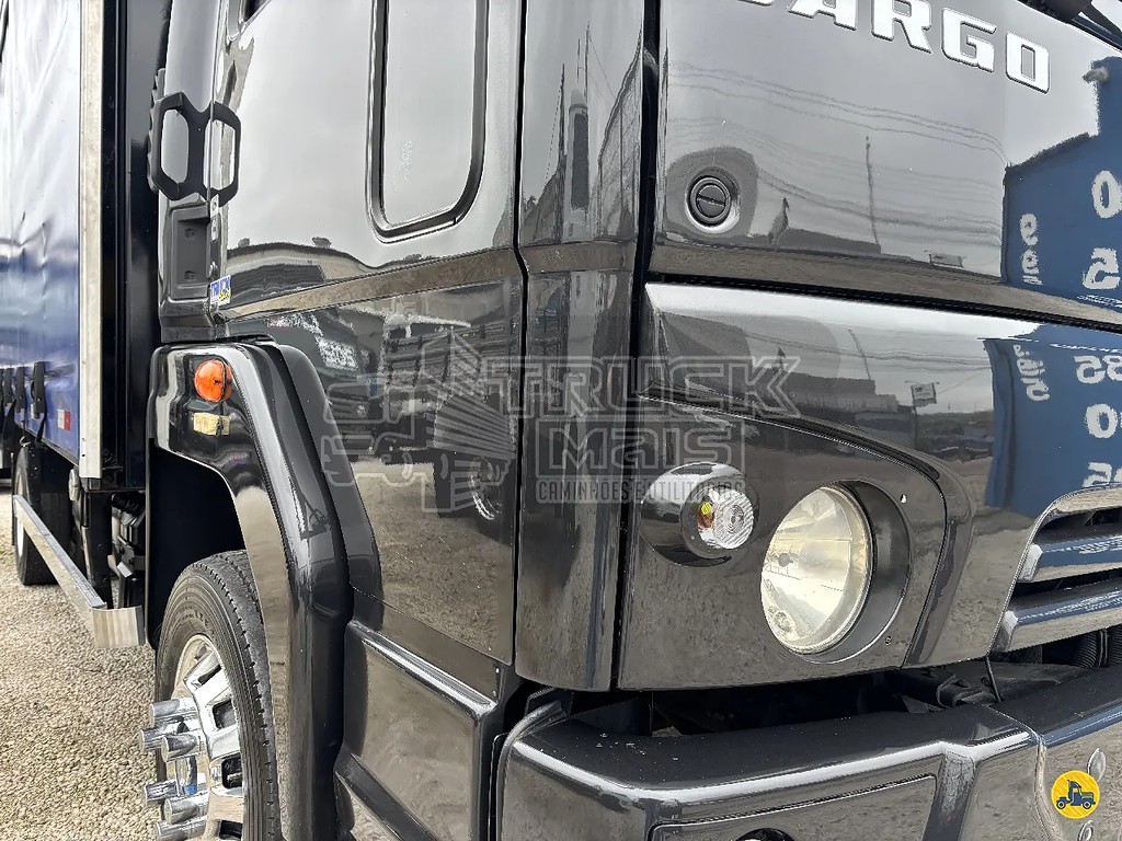 Caminhão FORD CARGO 816 Baú Sider ANO 2015 de Truck Mais Caminhões no Paraná