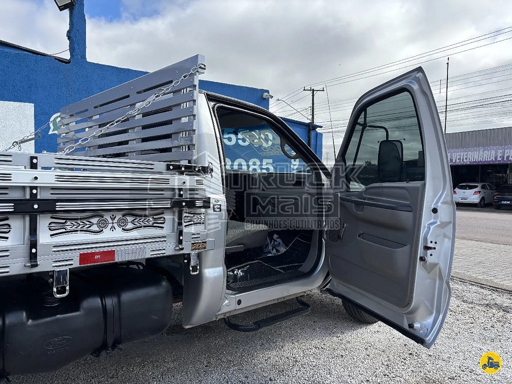 Caminhão FORD F-4000 Carga Seca ANO 2018 de Truck Mais Caminhões no Paraná