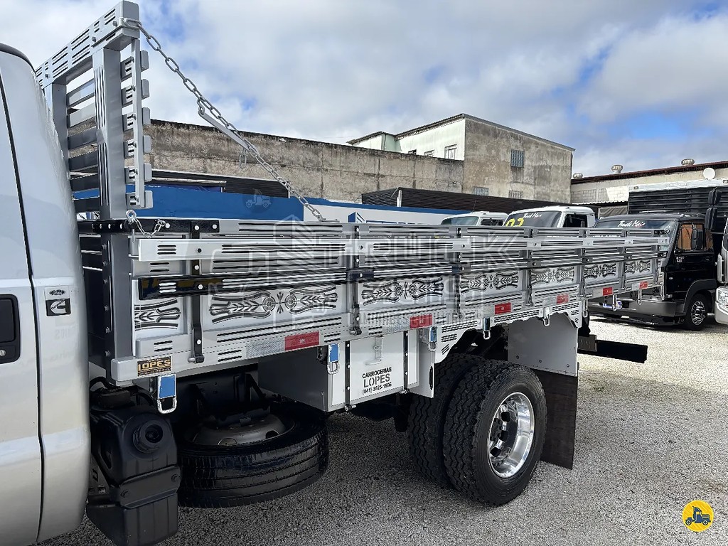 Caminhão FORD F-4000 Carga Seca ANO 2018 de Truck Mais Caminhões no Paraná