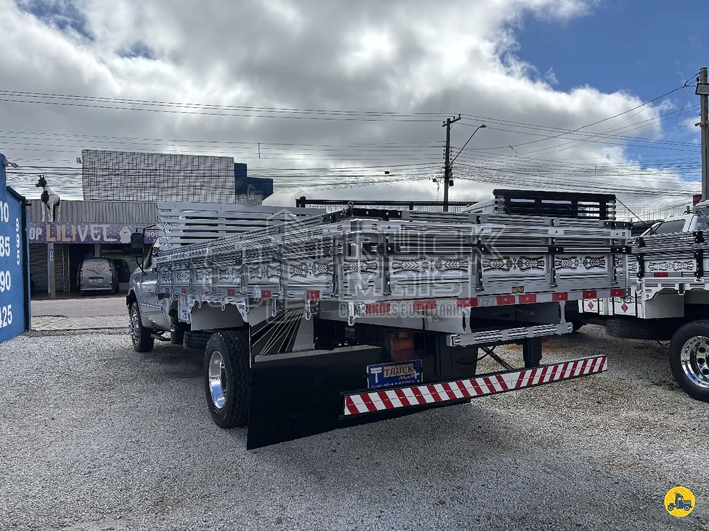 Caminhão FORD F-4000 Carga Seca ANO 2018 de Truck Mais Caminhões no Paraná