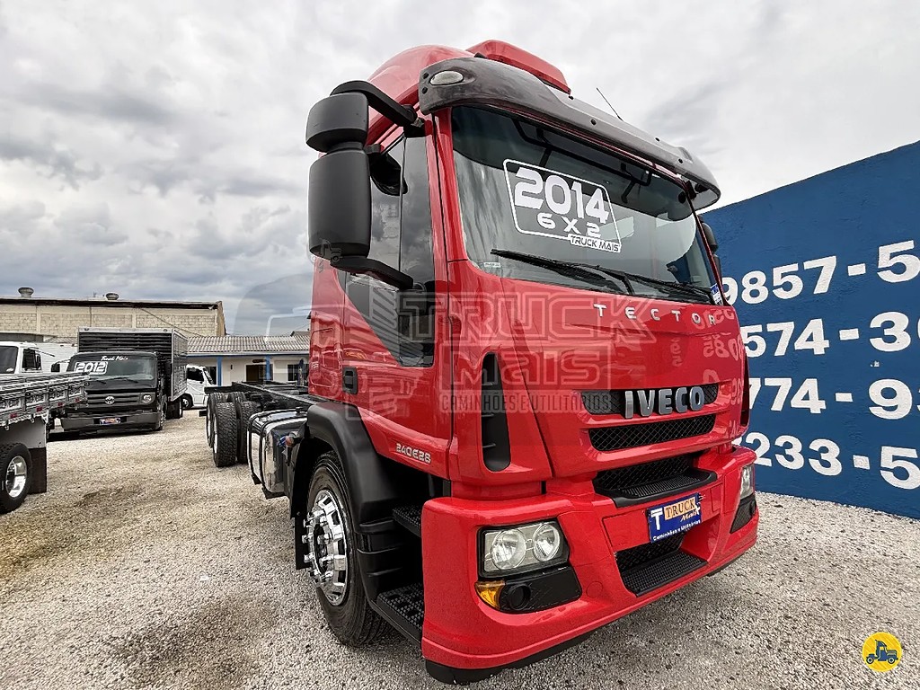 Caminhão IVECO TECTOR 240E28 Chassis ANO 2014 de Truck Mais Caminhões no Paraná