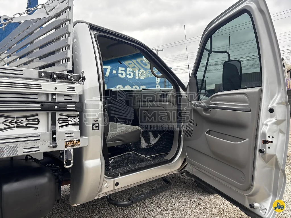 Caminhão FORD F-4000 Carga Seca ANO 2018 de Truck Mais Caminhões no Paraná