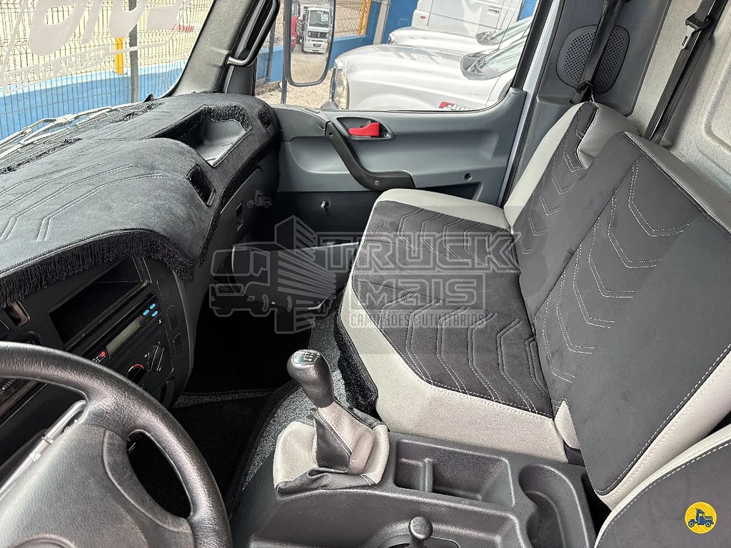 Caminhão MERCEDES BENZ MB 1016 Chassis ANO 2016 de Truck Mais Caminhões no Paraná