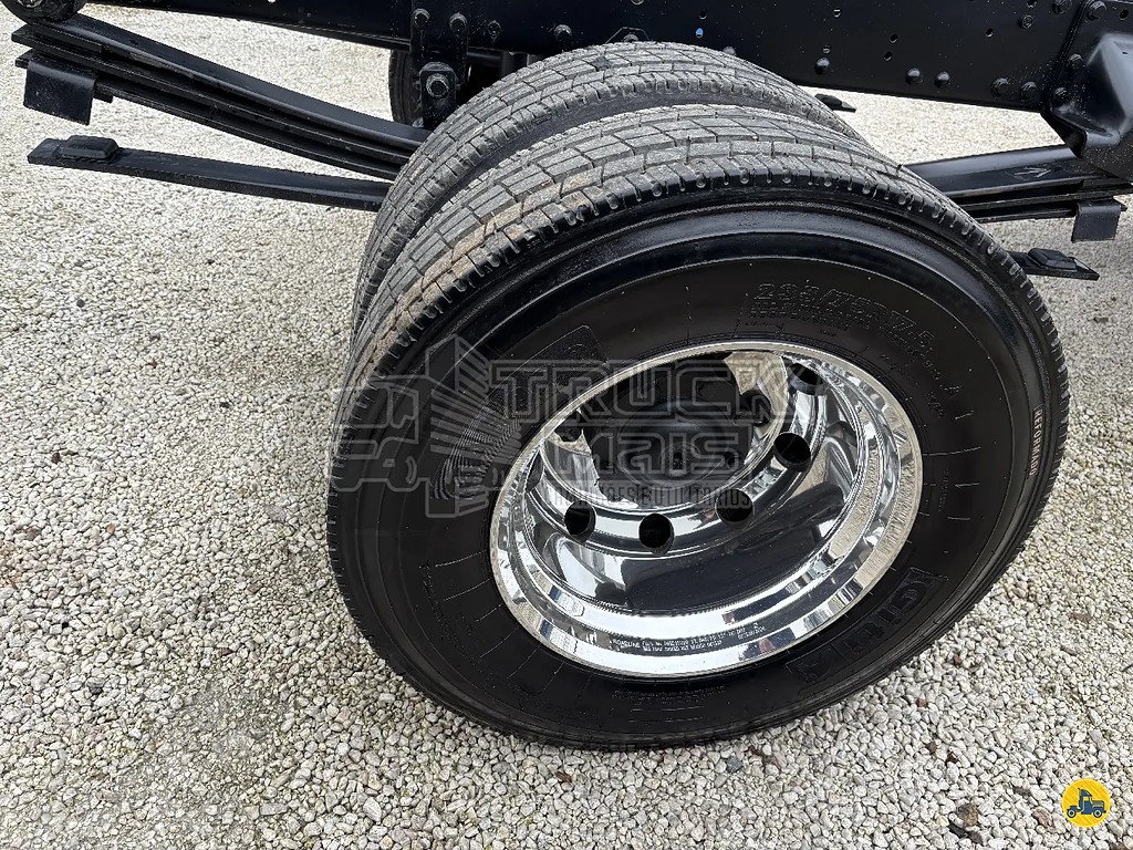 Caminhão MERCEDES BENZ MB 1016 Chassis ANO 2016 de Truck Mais Caminhões no Paraná