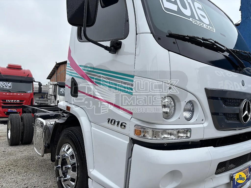 Caminhão MERCEDES BENZ MB 1016 Chassis ANO 2016 de Truck Mais Caminhões no Paraná