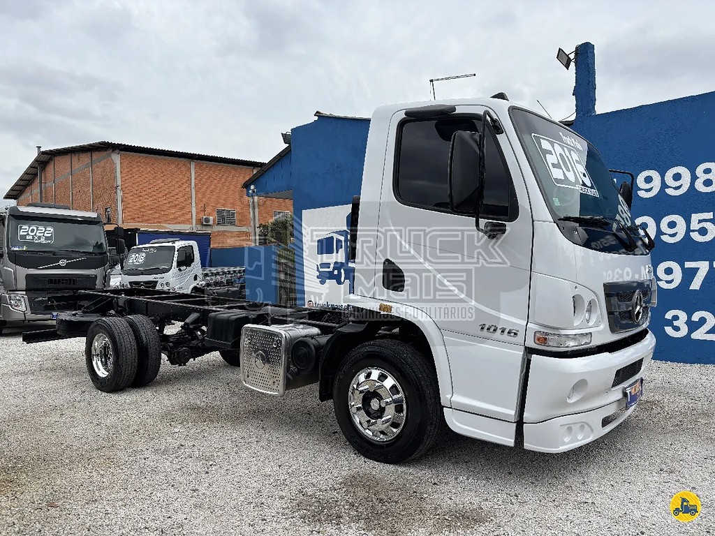 Caminhão MERCEDES BENZ MB 1016 Chassis ANO 2016 de Truck Mais Caminhões no Paraná