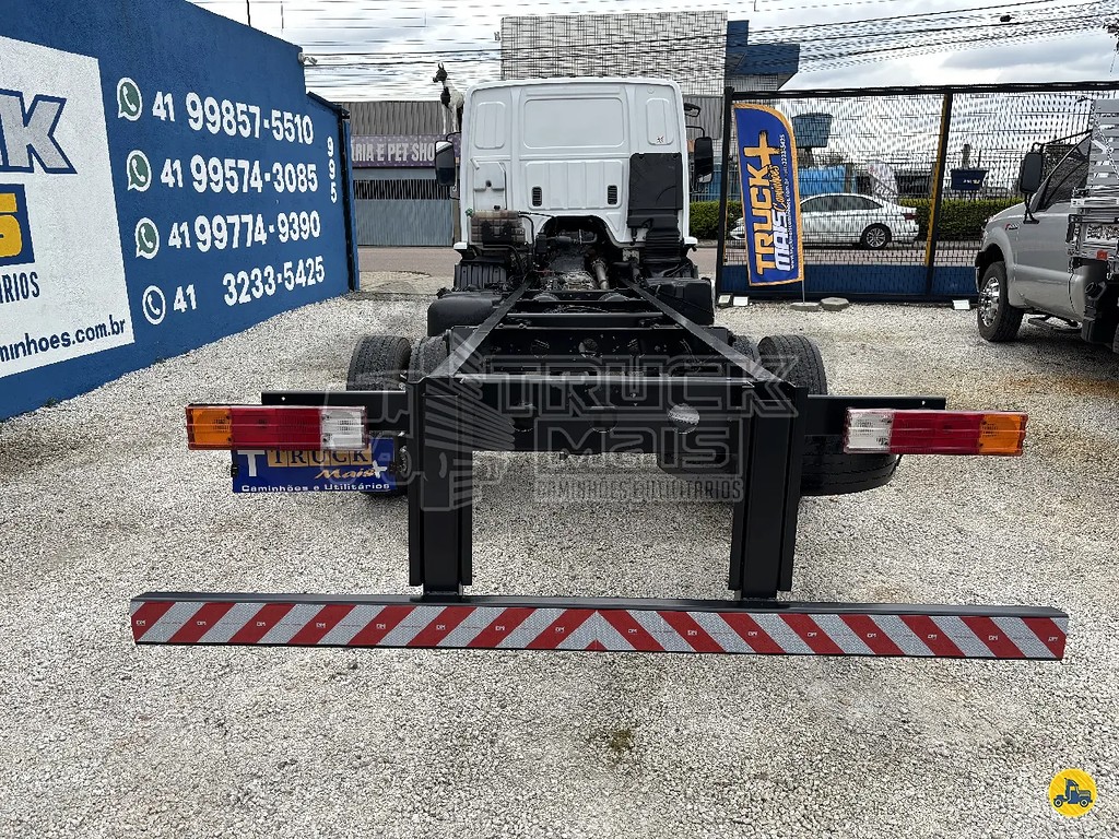 Caminhão MERCEDES BENZ MB 1016 Chassis ANO 2016 de Truck Mais Caminhões no Paraná