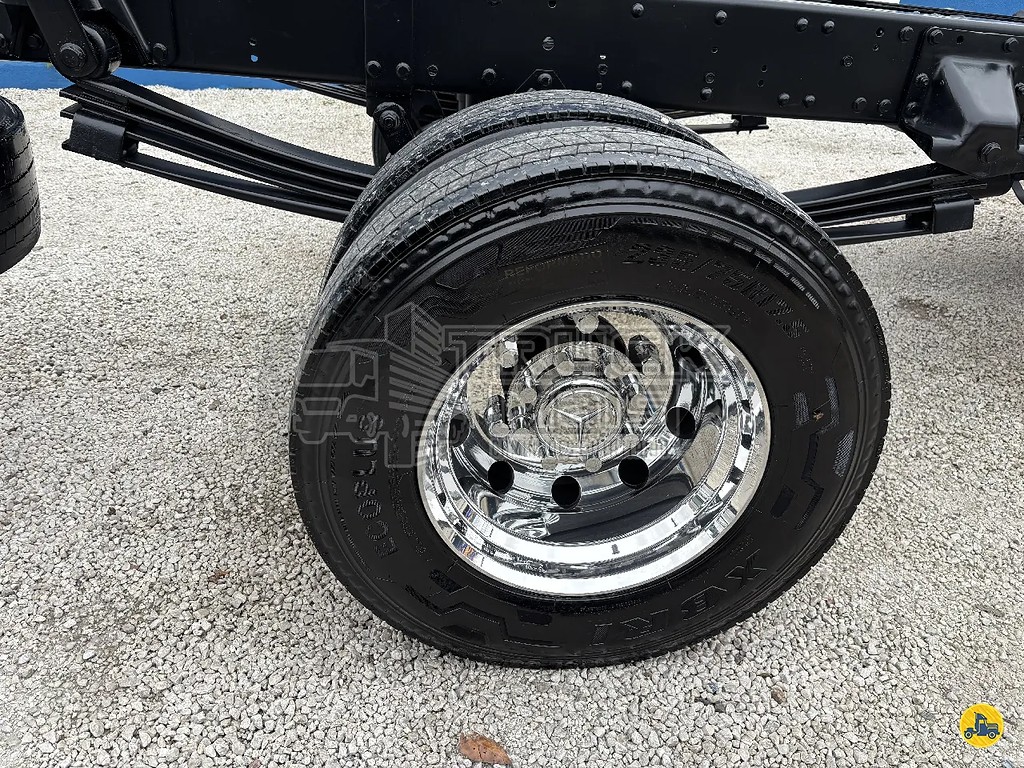 Caminhão MERCEDES BENZ MB 1016 Chassis ANO 2016 de Truck Mais Caminhões no Paraná