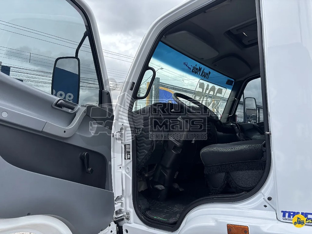 Caminhão MERCEDES BENZ MB 1016 Chassis ANO 2016 de Truck Mais Caminhões no Paraná