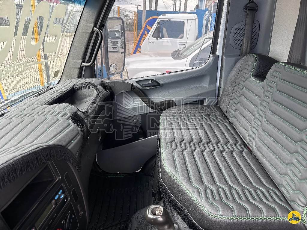 Caminhão MERCEDES BENZ MB 1016 Chassis ANO 2016 de Truck Mais Caminhões no Paraná