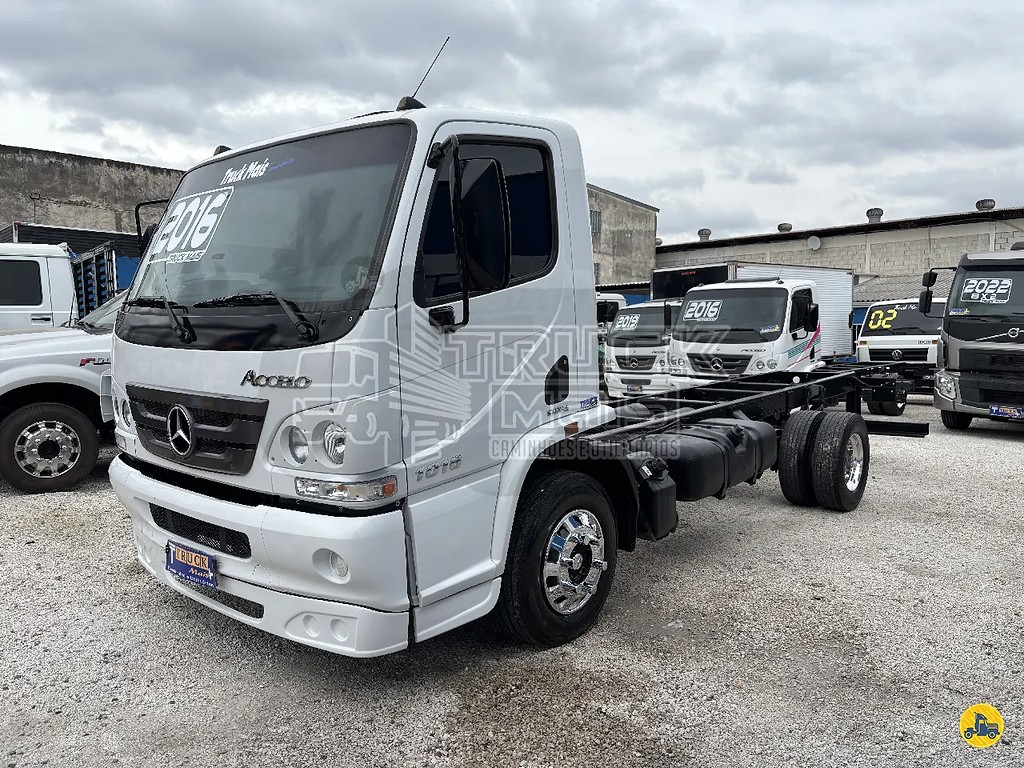 Caminhão MERCEDES BENZ MB 1016 Chassis ANO 2016 de Truck Mais Caminhões no Paraná
