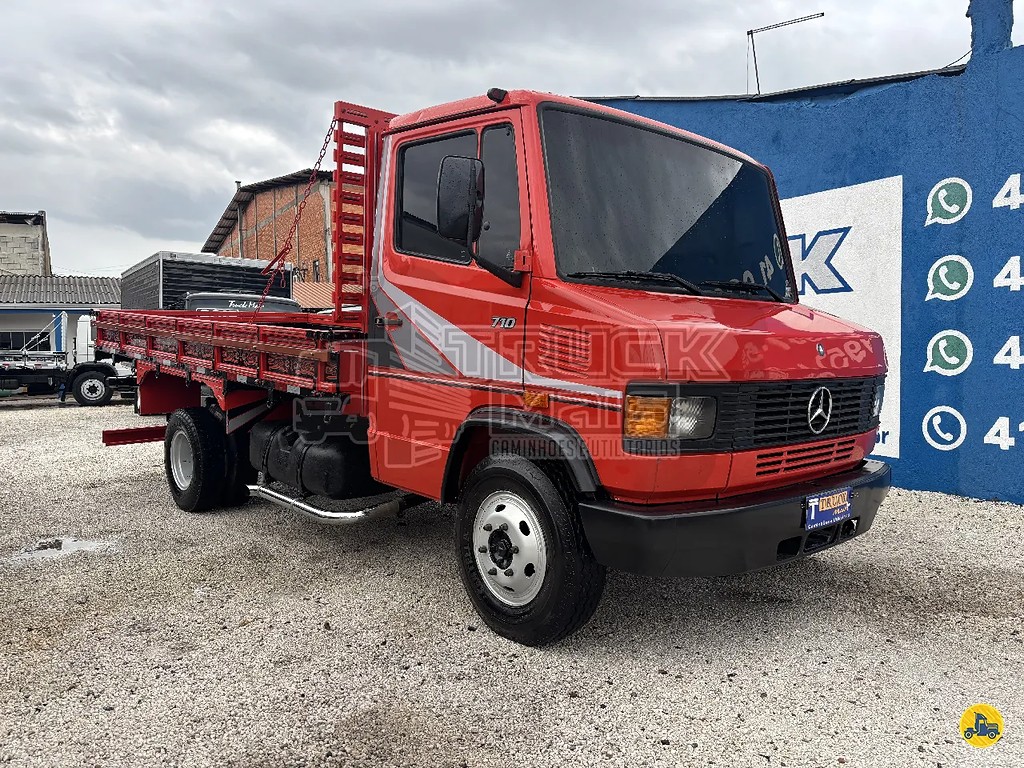 Caminhão MERCEDES BENZ MB 710 Carroceria ANO 2000 de Truck Mais Caminhões no Paraná
