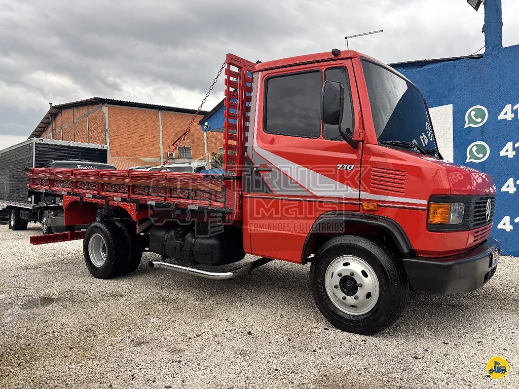 Caminhão MERCEDES BENZ MB 710 Carroceria ANO 2000 de Truck Mais Caminhões no Paraná