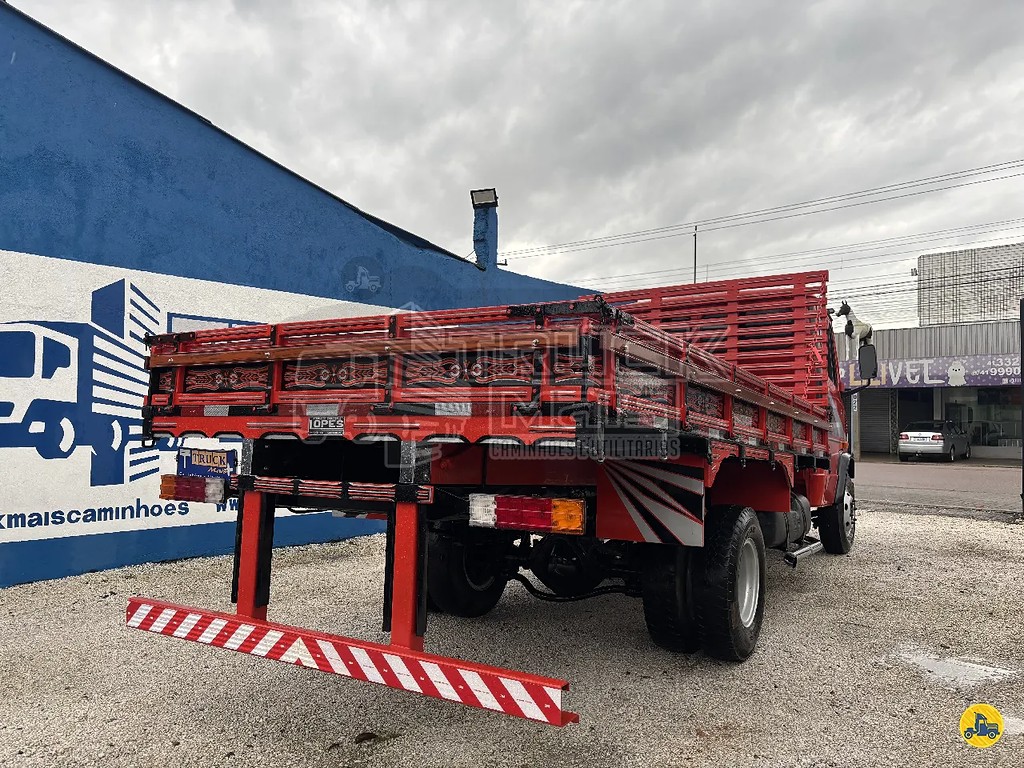 Caminhão MERCEDES BENZ MB 710 Carroceria ANO 2000 de Truck Mais Caminhões no Paraná