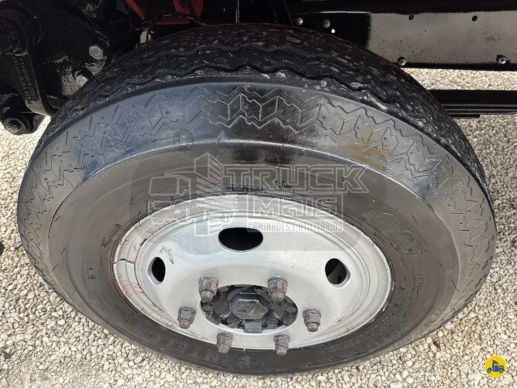 Caminhão MERCEDES BENZ MB 710 Carroceria ANO 2000 de Truck Mais Caminhões no Paraná