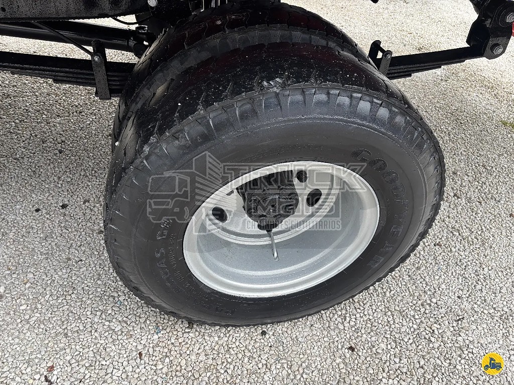 Caminhão MERCEDES BENZ MB 710 Carroceria ANO 2000 de Truck Mais Caminhões no Paraná