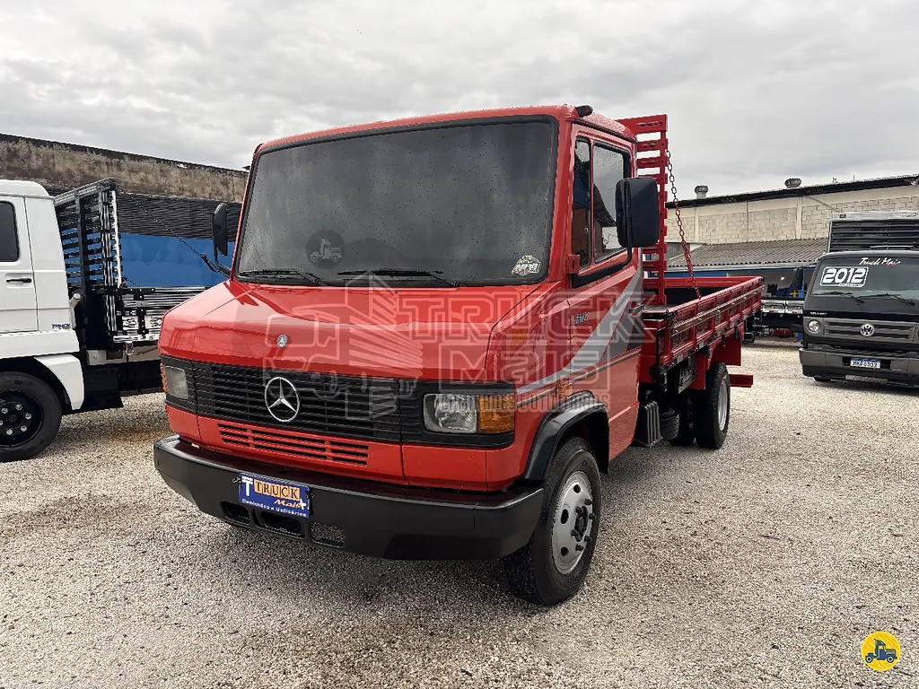 Caminhão MERCEDES BENZ MB 710 Carroceria ANO 2000 de Truck Mais Caminhões no Paraná