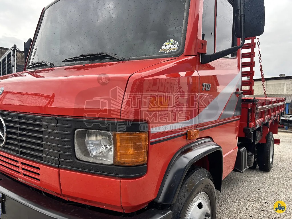 Caminhão MERCEDES BENZ MB 710 Carroceria ANO 2000 de Truck Mais Caminhões no Paraná