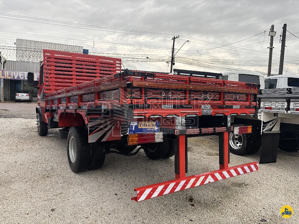 Caminhão MERCEDES BENZ MB 710 Carroceria ANO 2000 de Truck Mais Caminhões no Paraná