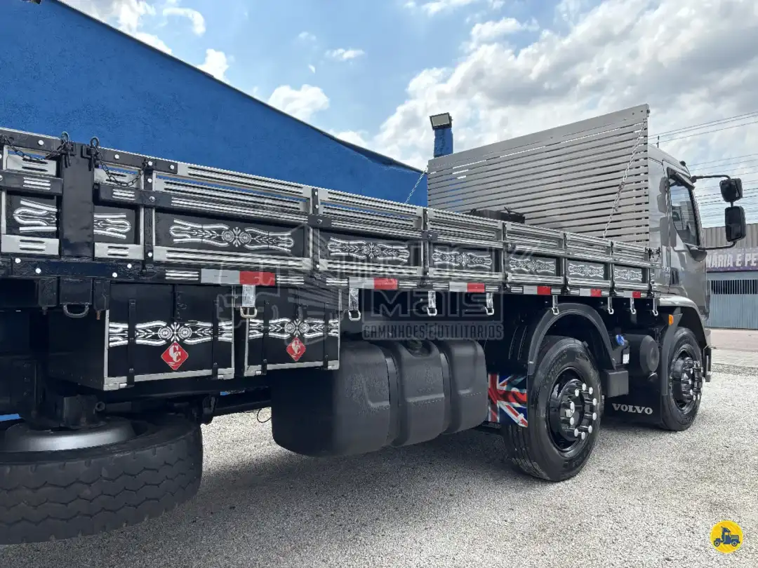 Caminhão VOLVO VM 330 Carga Seca ANO 2022 de Truck Mais Caminhões no Paraná