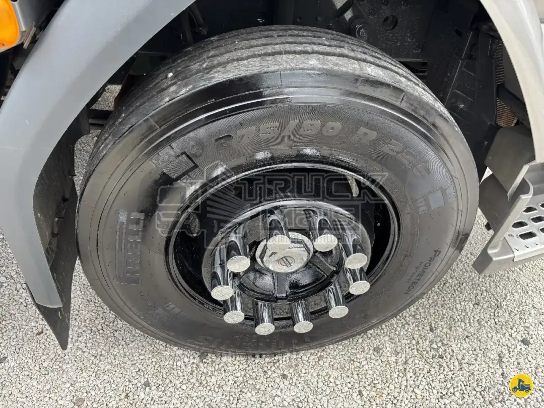 Caminhão VOLVO VM 330 Carga Seca ANO 2022 de Truck Mais Caminhões no Paraná