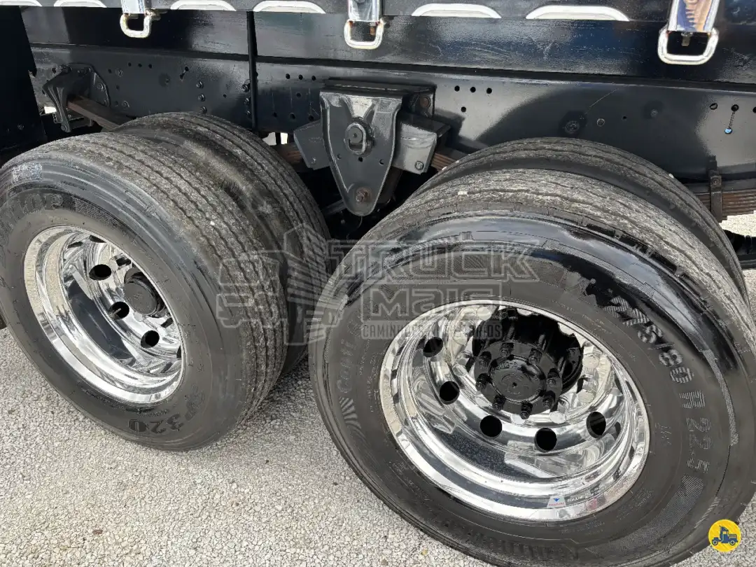 Caminhão VOLVO VM 330 Carga Seca ANO 2022 de Truck Mais Caminhões no Paraná