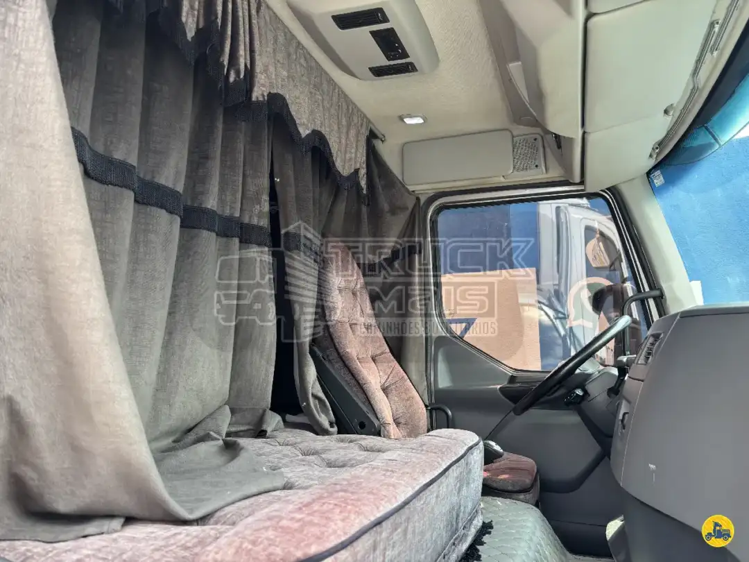 Caminhão VOLVO VM 330 Carga Seca ANO 2022 de Truck Mais Caminhões no Paraná