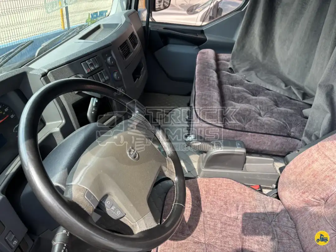 Caminhão VOLVO VM 330 Carga Seca ANO 2022 de Truck Mais Caminhões no Paraná