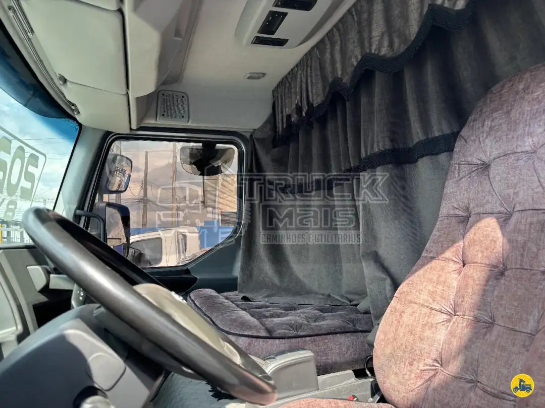 Caminhão VOLVO VM 330 Carga Seca ANO 2022 de Truck Mais Caminhões no Paraná
