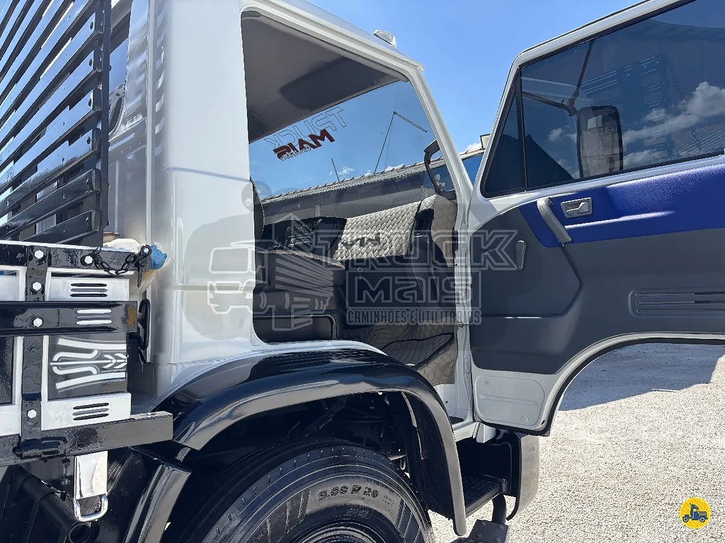 Caminhão VOLKSWAGEN VW 13150 Carroceria ANO 2002 de Truck Mais Caminhões no Paraná