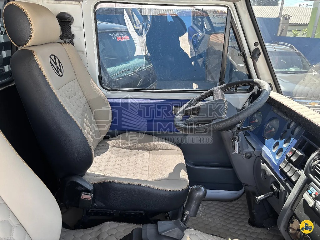 Caminhão VOLKSWAGEN VW 13150 Carroceria ANO 2002 de Truck Mais Caminhões no Paraná