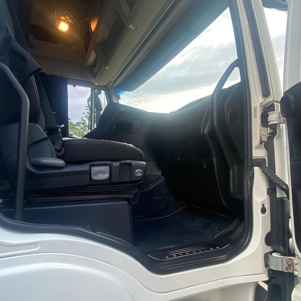 Caminhão IVECO HI WAY 440 Cavalo Mecânico ANO 2021 de Venda Truck Anuncios SC na Santa Catarina