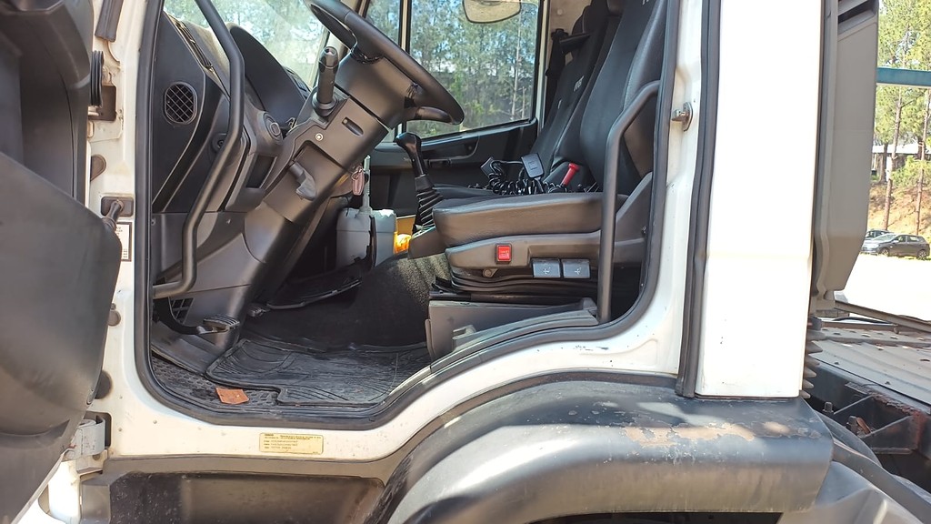 Caminhão IVECO TECTOR 240E28 Cegonha ANO 2016 de Automec Veículos em São Paulo