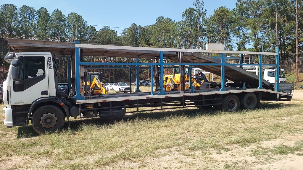 Caminhão IVECO TECTOR 240E28 Cegonha ANO 2016 de Automec Veículos em São Paulo