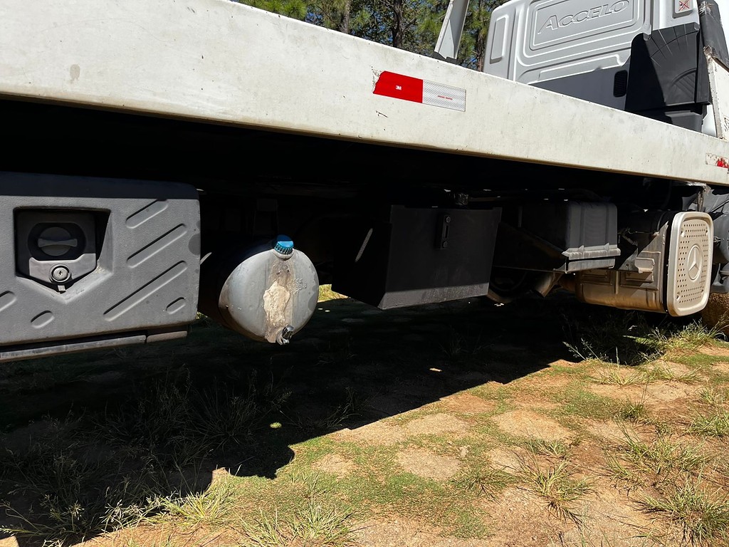 Caminhão MERCEDES BENZ MB 1016 Plataforma Guincho ANO 2019 de Automec Veículos em São Paulo