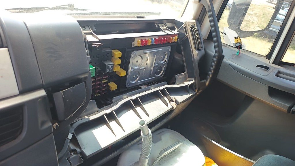 Caminhão IVECO TECTOR 240E28 Cegonha ANO 2016 de Automec Veículos em São Paulo