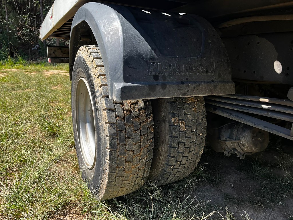 Caminhão MERCEDES BENZ MB 1016 Plataforma Guincho ANO 2019 de Automec Veículos em São Paulo