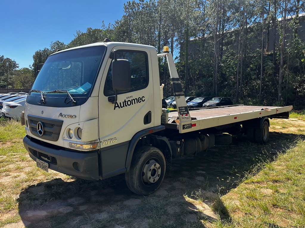 Caminhão MERCEDES BENZ MB 1016 Plataforma Guincho ANO 2019 de Automec Veículos em São Paulo