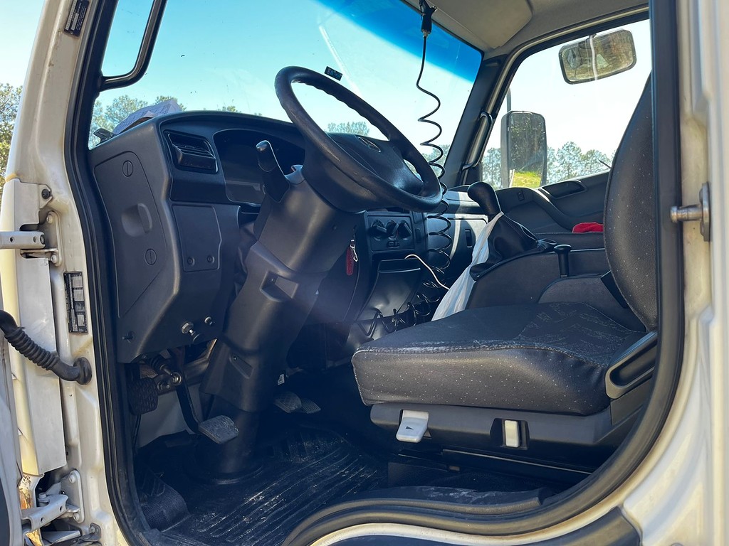 Caminhão MERCEDES BENZ MB 1016 Plataforma Guincho ANO 2019 de Automec Veículos em São Paulo