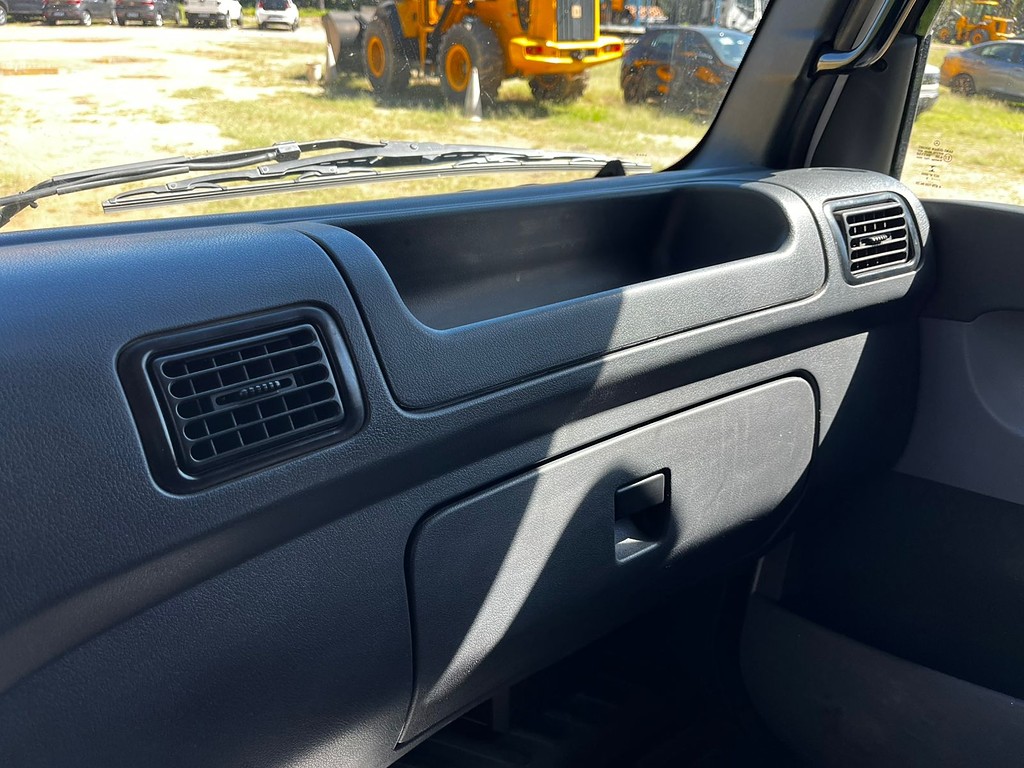 Caminhão MERCEDES BENZ MB 1016 Plataforma Guincho ANO 2019 de Automec Veículos em São Paulo