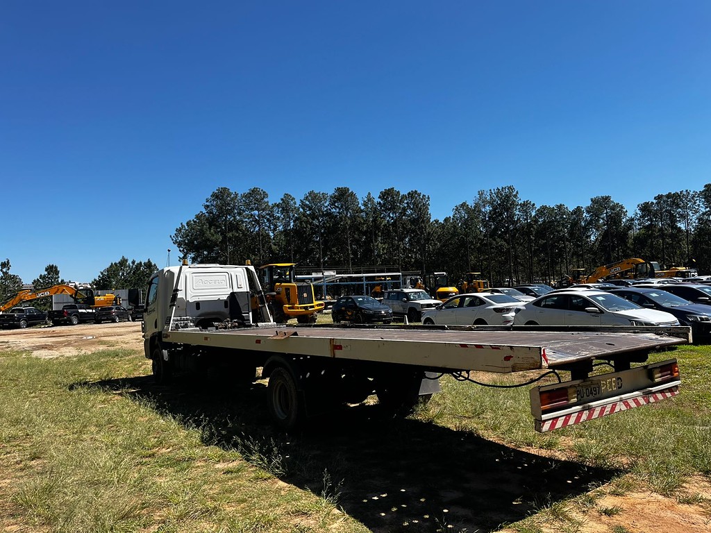 Caminhão MERCEDES BENZ MB 1016 Plataforma Guincho ANO 2019 de Automec Veículos em São Paulo