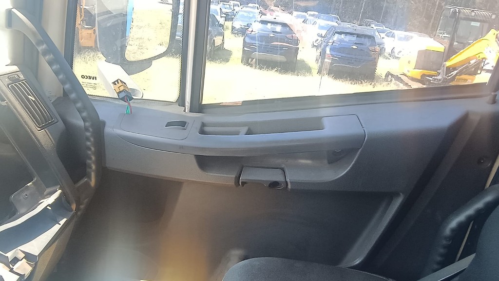 Caminhão IVECO TECTOR 240E28 Cegonha ANO 2016 de Automec Veículos em São Paulo