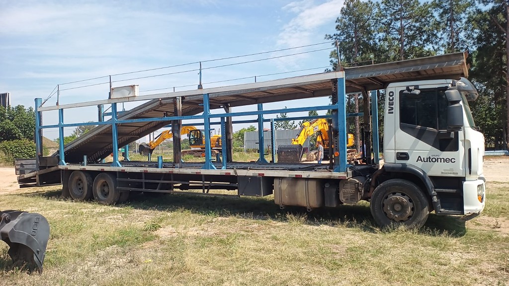 Caminhão IVECO TECTOR 240E28 Cegonha ANO 2016 de Automec Veículos em São Paulo